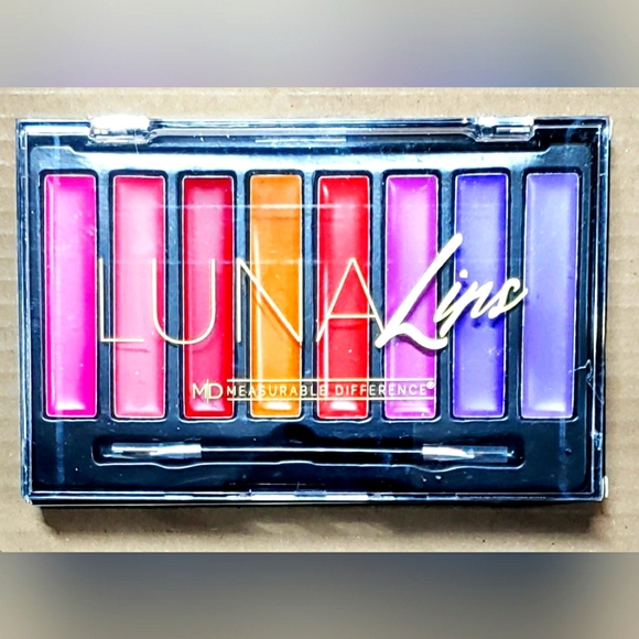 Measurable Difference LunaLine Purple Rose Pink Lip Pallette - Picture 1 of 4
